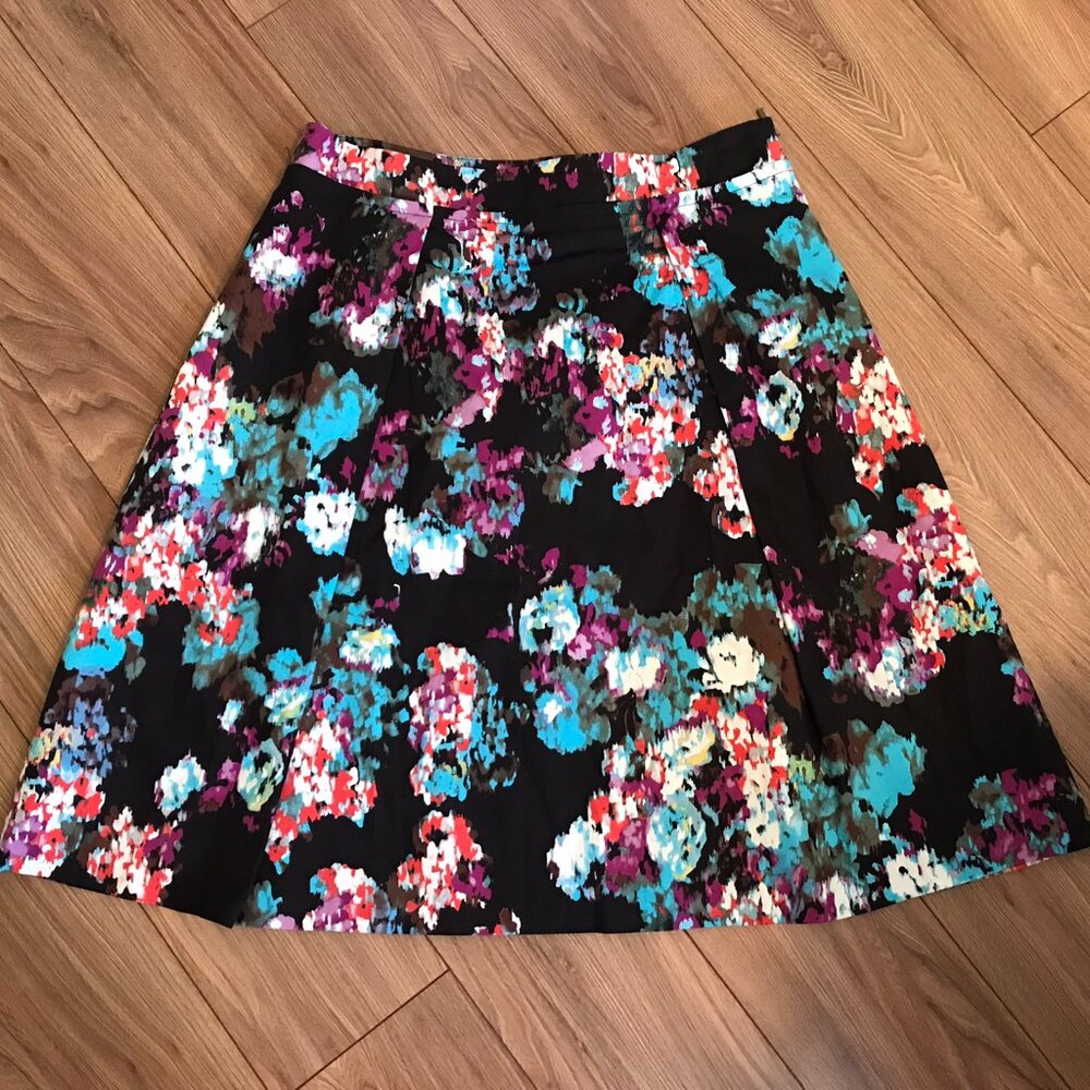 Mario Serrani Skirt Floral Lined with a side zipper Size 12